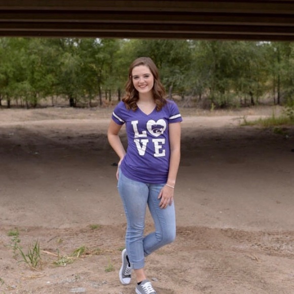 Profile Picture of Megan Stelter (@megan_stelter) on Poshmark