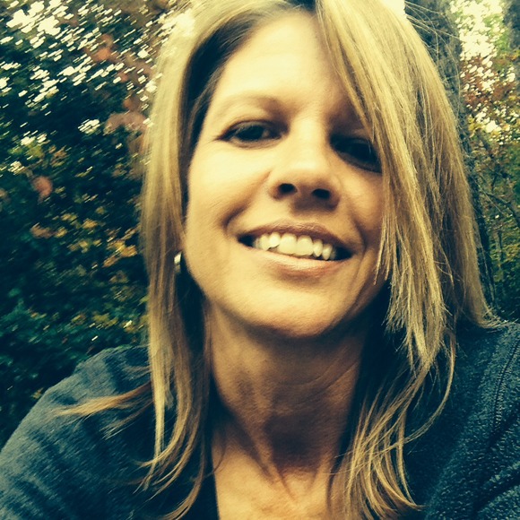 Profile Picture of Christy Cronic (@ccbythesea) on Poshmark