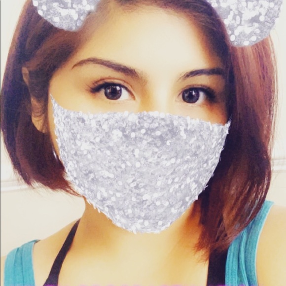 Profile Picture of Liz Wong (@lizwong29) on Poshmark