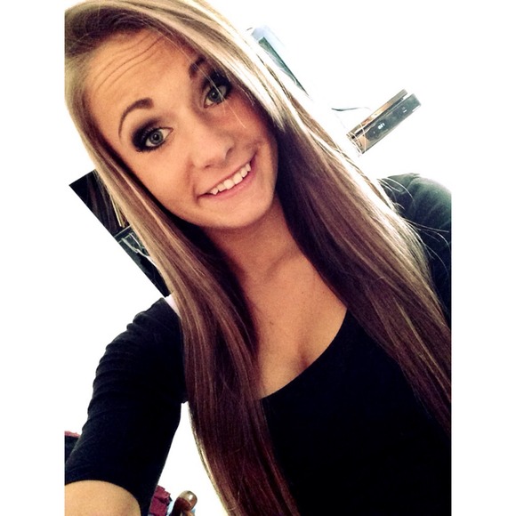 Profile Picture of Shawna Hoke (@shawnaa523) on Poshmark