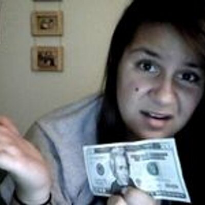 Profile Picture of Cora Marks (@BartonCitlall) on Twitter