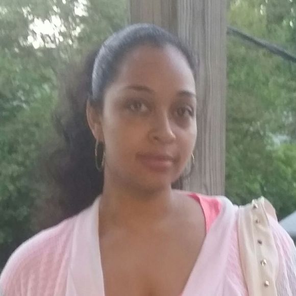 Profile Picture of Crystal Wallace (@crystalmw) on Poshmark