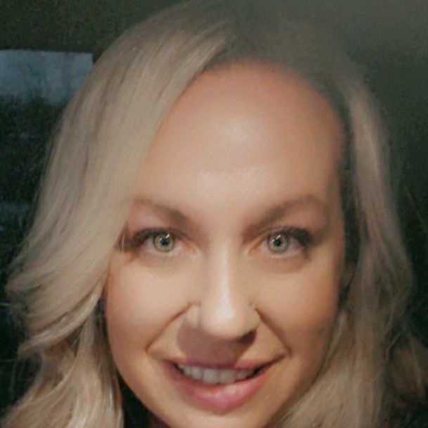 Profile Picture of Mandi Lee (@mandileez) on Tiktok