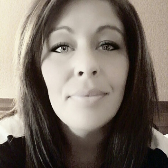 Profile Picture of Melissa Yiznitsky (@izzysmommaq) on Poshmark