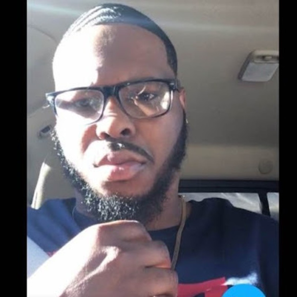 Profile Picture of Deondre Veasey (@dkv2303) on Poshmark