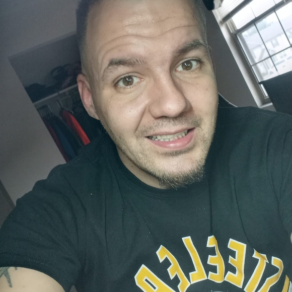 Profile Picture of Russell Krofft (@krofftrusry959) on Poshmark