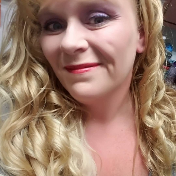 Profile Picture of Mae Labarron (@maelabarron) on Poshmark