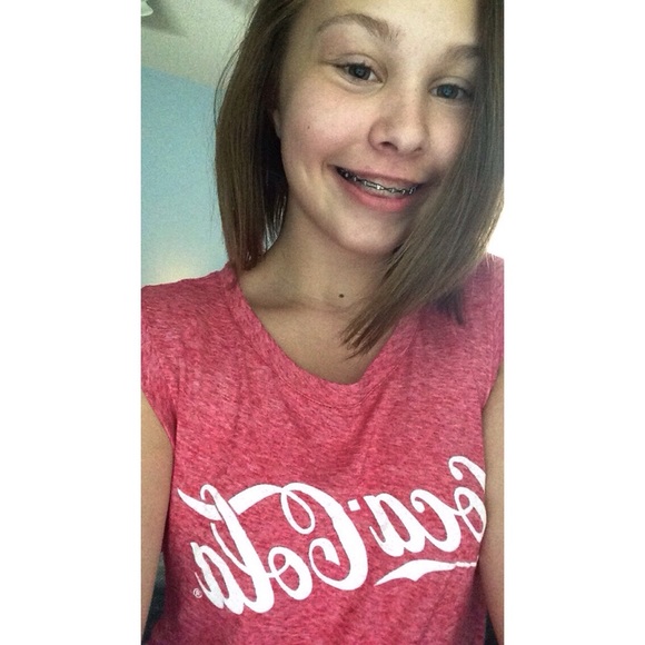 Profile Picture of Hannah Hazeldine (@ihannahhaze) on Poshmark