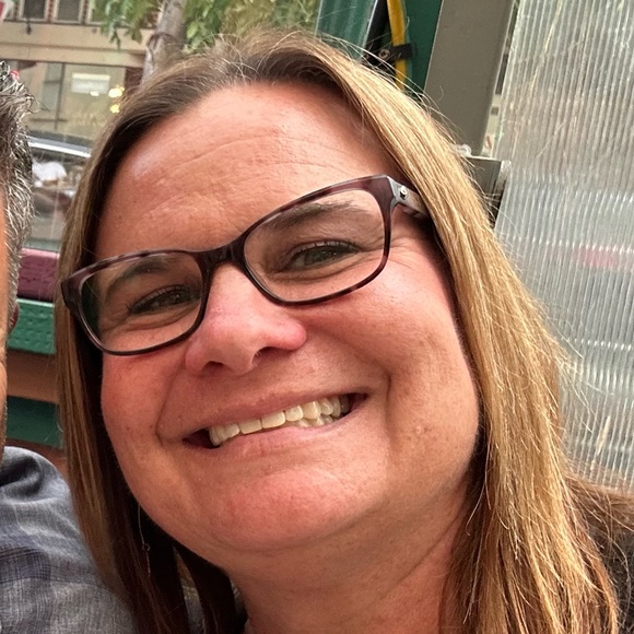 Profile Picture of Laurie Cerefice (@lkcerefice) on Poshmark