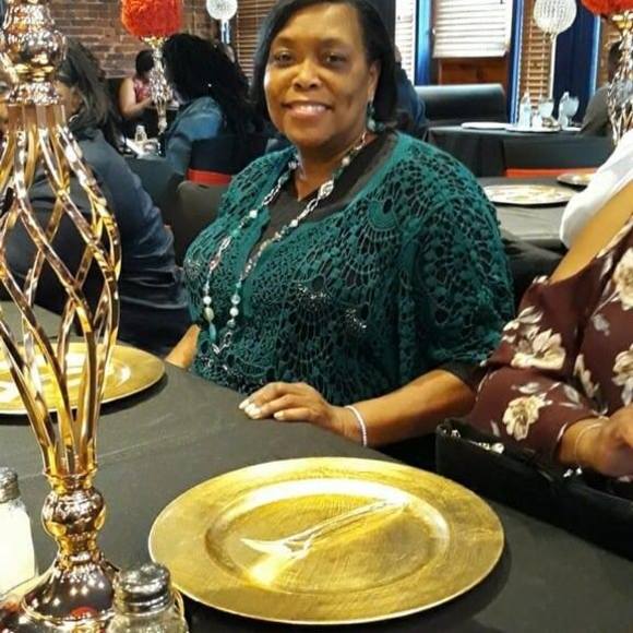 Profile Picture of Jannette Adams (@jannette_adams) on Poshmark