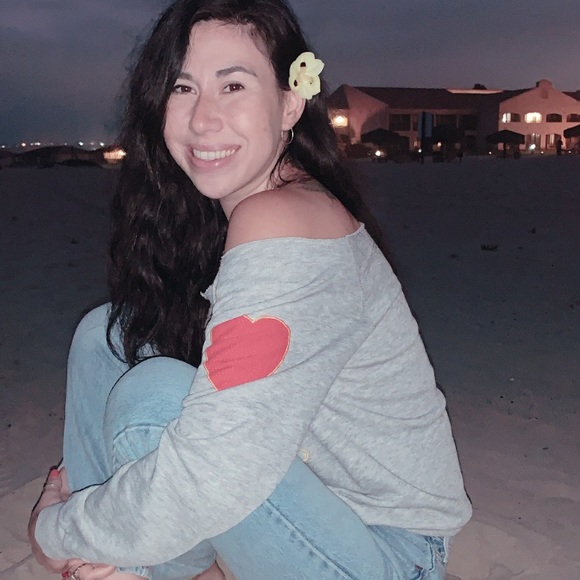 Profile Picture of Luz Monroy (@monroyluz23522) on Poshmark