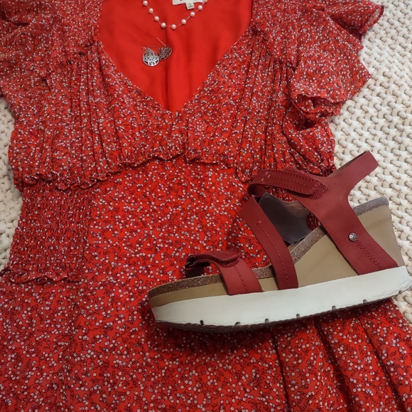 Profile Picture of Crystal Moulds (@dionne_shops) on Poshmark