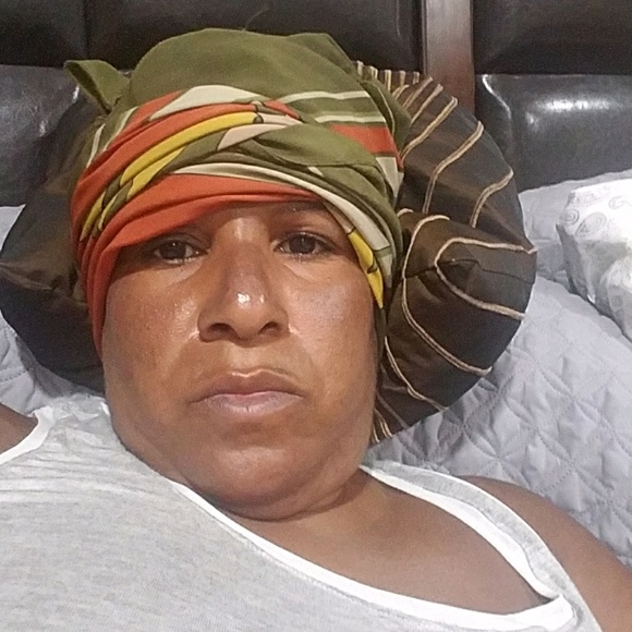 Profile Picture of Dezwanie Sealey (@d12sealey) on Poshmark