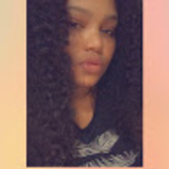 Profile Picture of Crystal Chung (@chynelovechung) on Poshmark