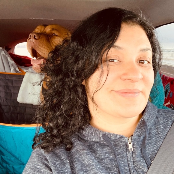 Profile Picture of Cynthia Fontanetta (@cyntchas) on Poshmark