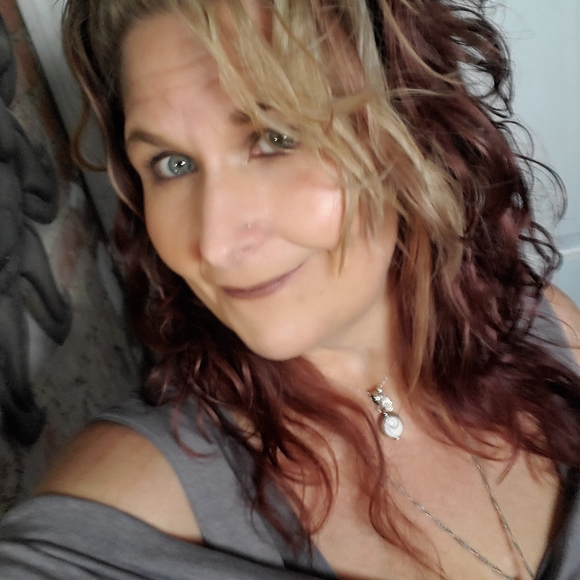 Profile Picture of Janet Lyn (@moondrops71) on Poshmark