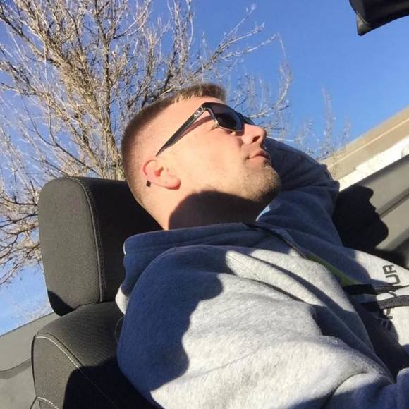 Profile Picture of Jeff Bowers (@jeffbowers83) on Poshmark