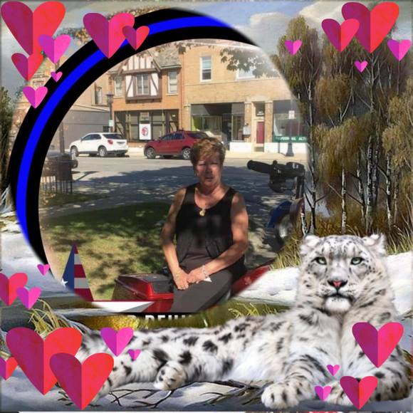 Profile Picture of Josephine Leonardi (@lazymenanie) on Poshmark