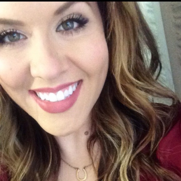 Profile Picture of Brianna Pearce (@briannarae237) on Poshmark