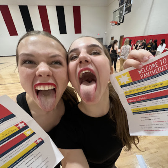 Emily Neyland - Poshmark Profile Picture of Emily Neyland (@emilyneyland9) on Poshmark