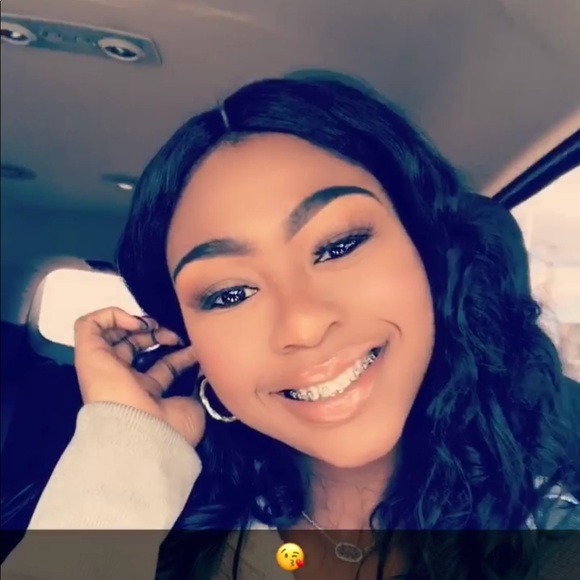 Profile Picture of Amber Bacon (@amberrbaconnn) on Poshmark