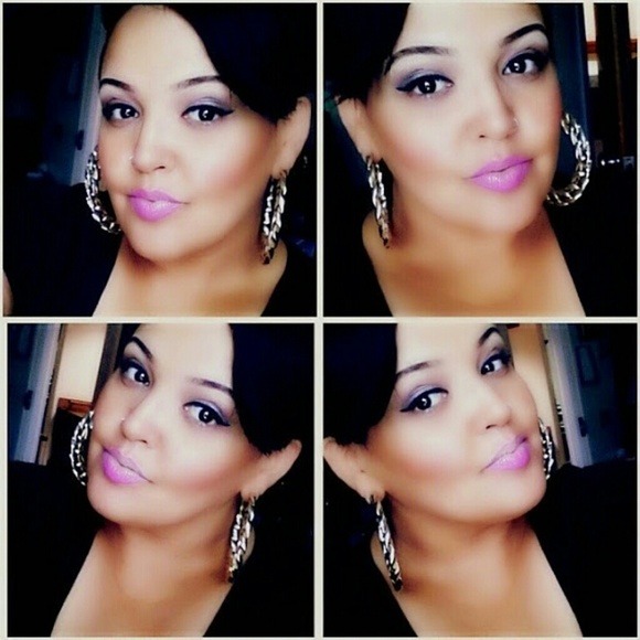 Profile Photo of Yvette Rivera (@glamplusbeauty) on Poshmark