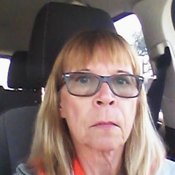 Profile Picture of Carol Porter (@speckave) on Poshmark