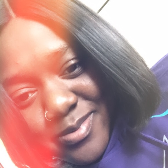 Profile Picture of Arielle Bryan (@mermaid818) on Poshmark