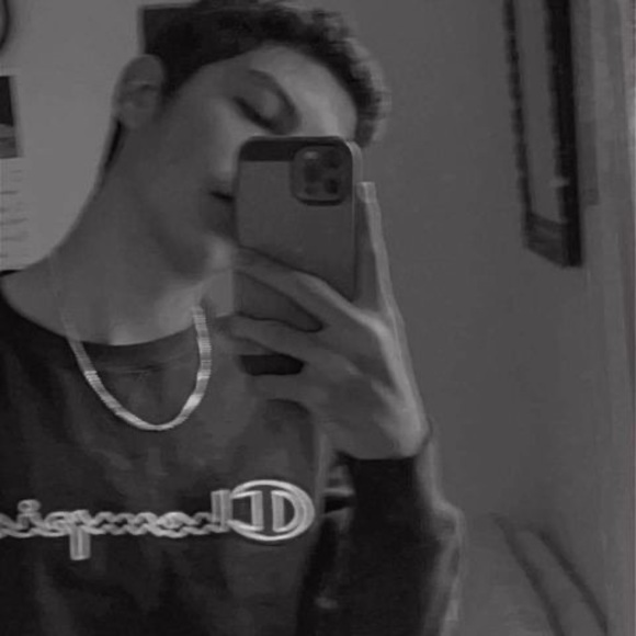 Profile Picture of Ahmad King (@ahmadking854) on Poshmark