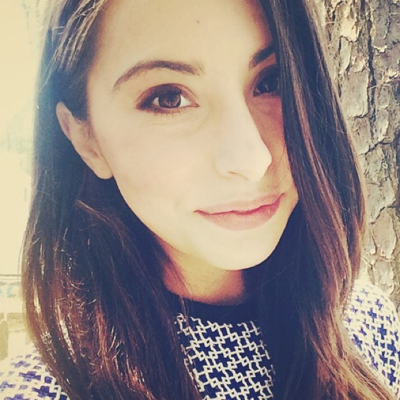 Profile Picture of Nikki Debrango-jensen (@nikdebrango) on Poshmark