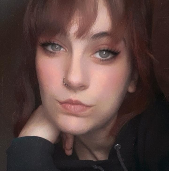 Profile Picture of Ashley Seaman (@ashseaman) on Poshmark