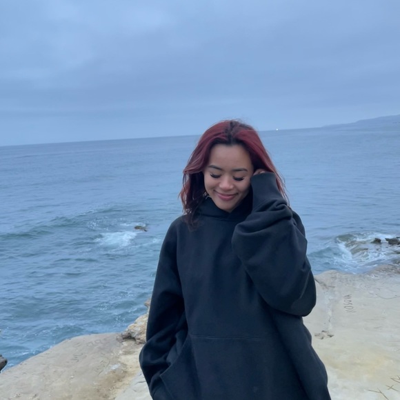 Profile Picture of Pauline Santos (@pauline10616) on Poshmark