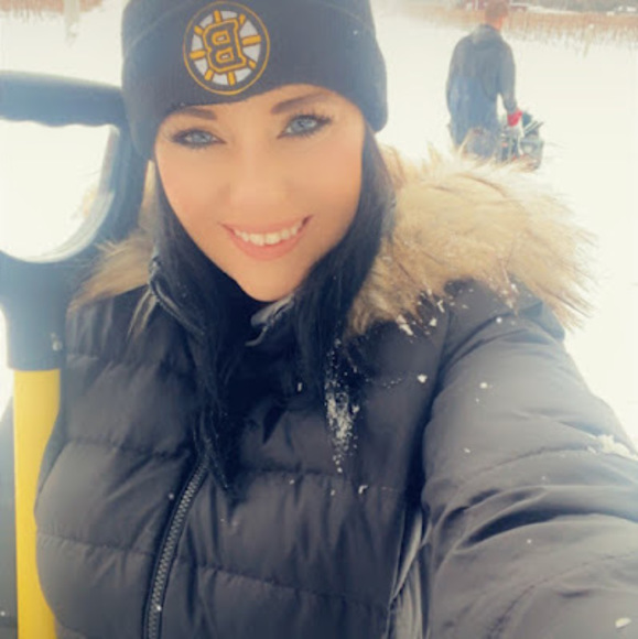 Shelly Coish - Poshmark Profile Picture of Shelly Coish (@seashellzlyrics) on Poshmark