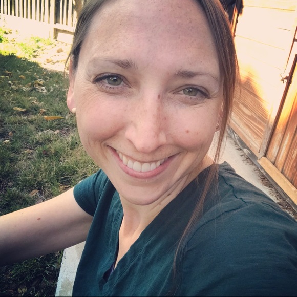 Profile Picture of Cassandra Watson (@cadiwada) on Poshmark