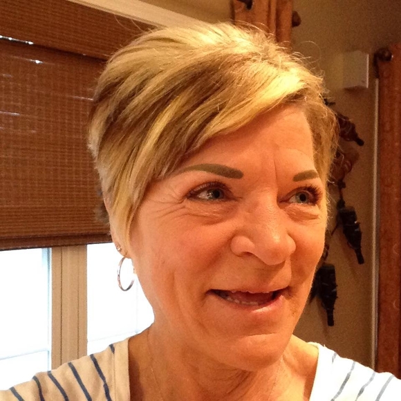 Profile Picture of Susan Perini (@sperini) on Poshmark