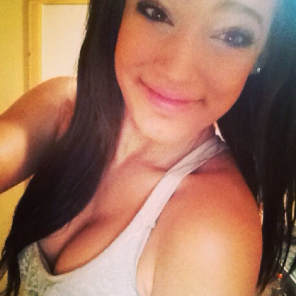 Profile Picture of Alishia Nordman (@aliilynn97) on Poshmark