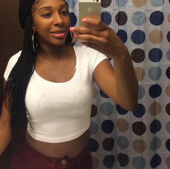 Profile Picture of Destinee Pinson (@destineep01) on Poshmark