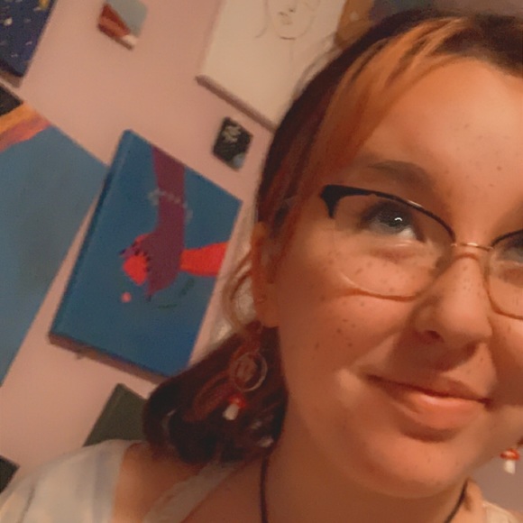 Profile Picture of Ella Booker (@ellabook03) on Poshmark