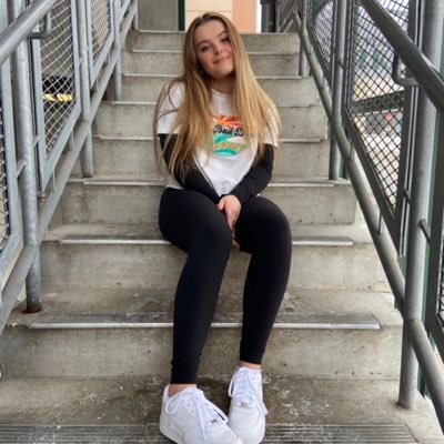 Profile Picture of Emily Hron (@hron_emily) on Twitter