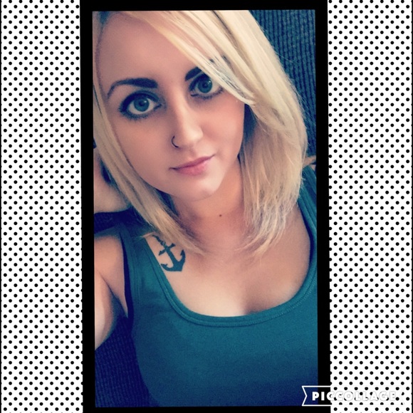 Profile Picture of Heather Trapp (@starcitycanary) on Poshmark