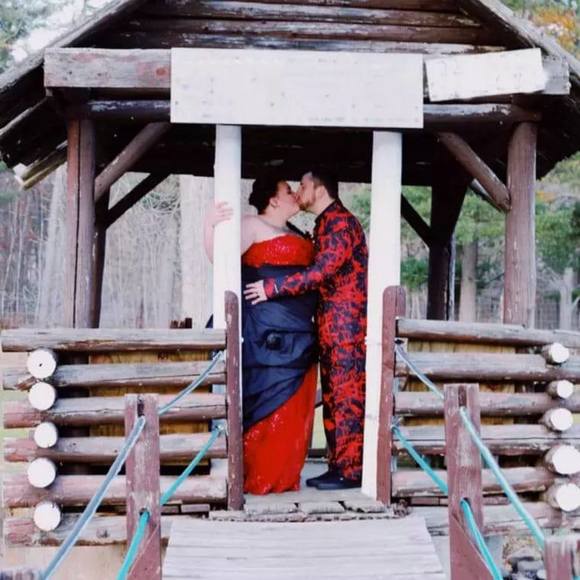 Profile Picture of Jenni Bartolone (@jenni_bartolone) on Poshmark