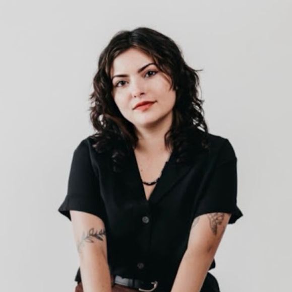 Profile Picture of Olivia Schenkman (@oschenkman316) on Poshmark