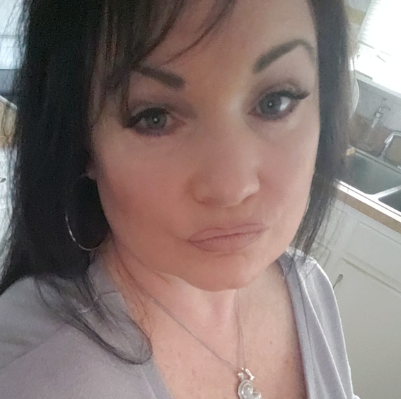 Profile Picture of Lorraine Cetta (@rainey207) on Poshmark