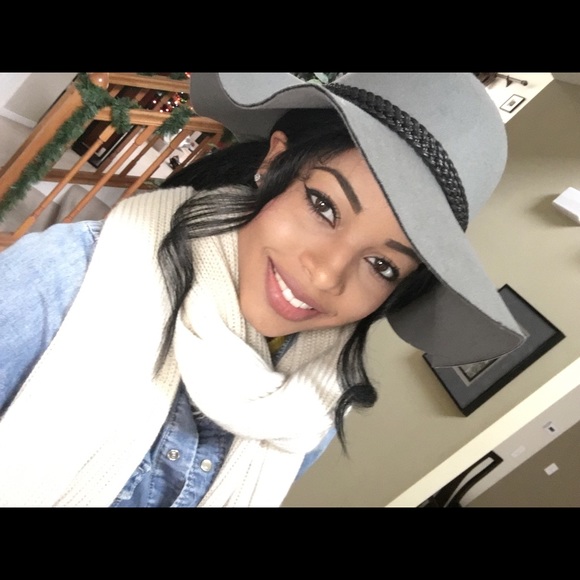 Profile Picture of Shanice Linton (@shaniceglinton) on Poshmark