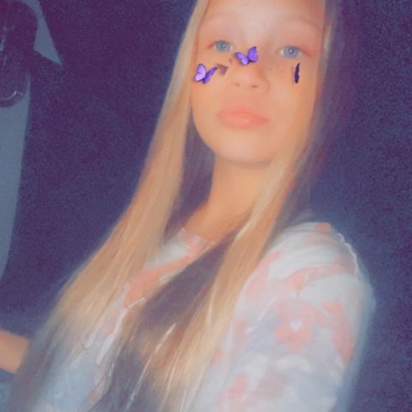 Profile Picture of Kyleigh Bosarge (@kyleighbosarge) on Poshmark