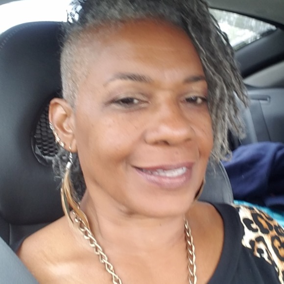 Profile Picture of Tanya Singleton (@majmom_99) on Poshmark