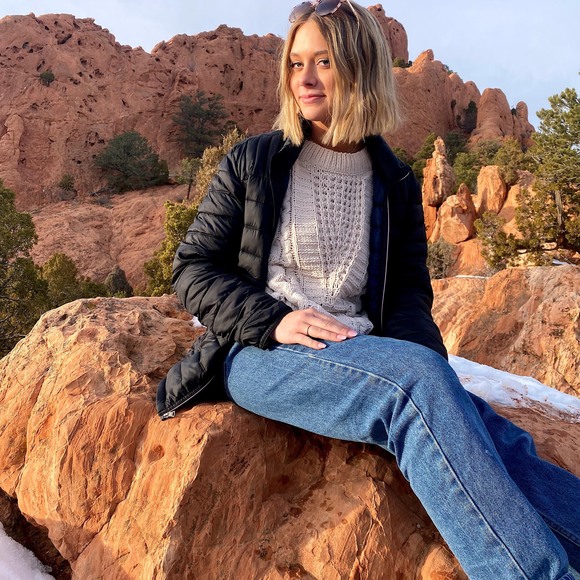 Profile Picture of Elisabeth Gravitt (@lizzygrav) on Poshmark