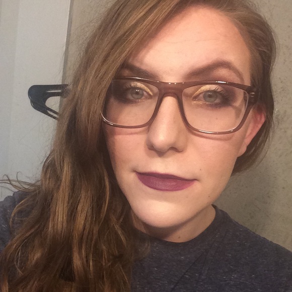 Profile Picture of Hope Reinoehl (@highhopes12) on Poshmark