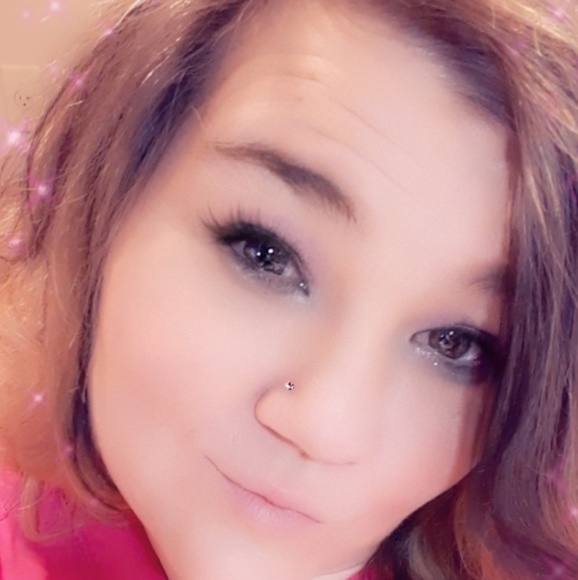 Profile Picture of Amber Gantt (@ambergantt) on Poshmark