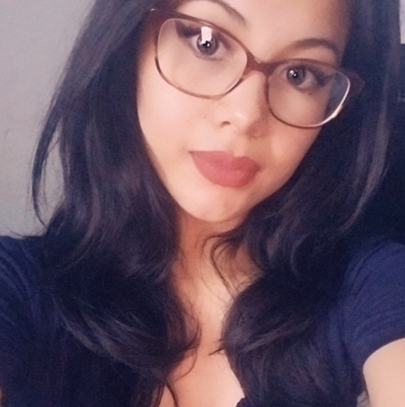 Profile Picture of Mari Jimenez (@mariferrjz) on Poshmark